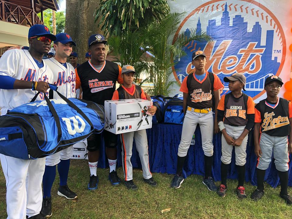PIFBS & The New York Mets Deliver Team Kits in the Dominican Republic