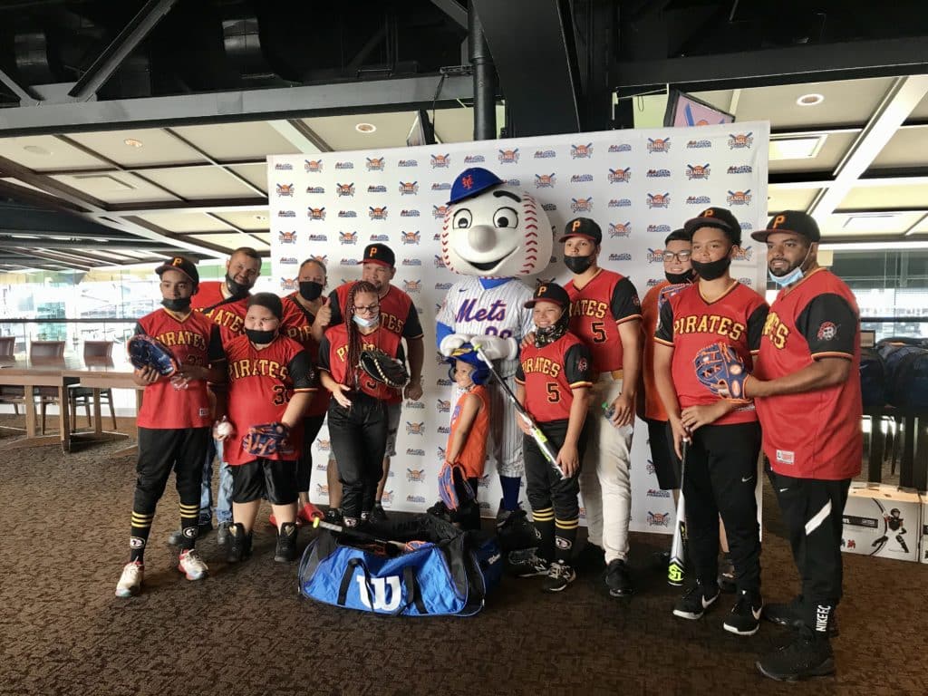 New York Mets Provide Equipment to Kids in Florida! - Pitch In For Baseball  & Softball