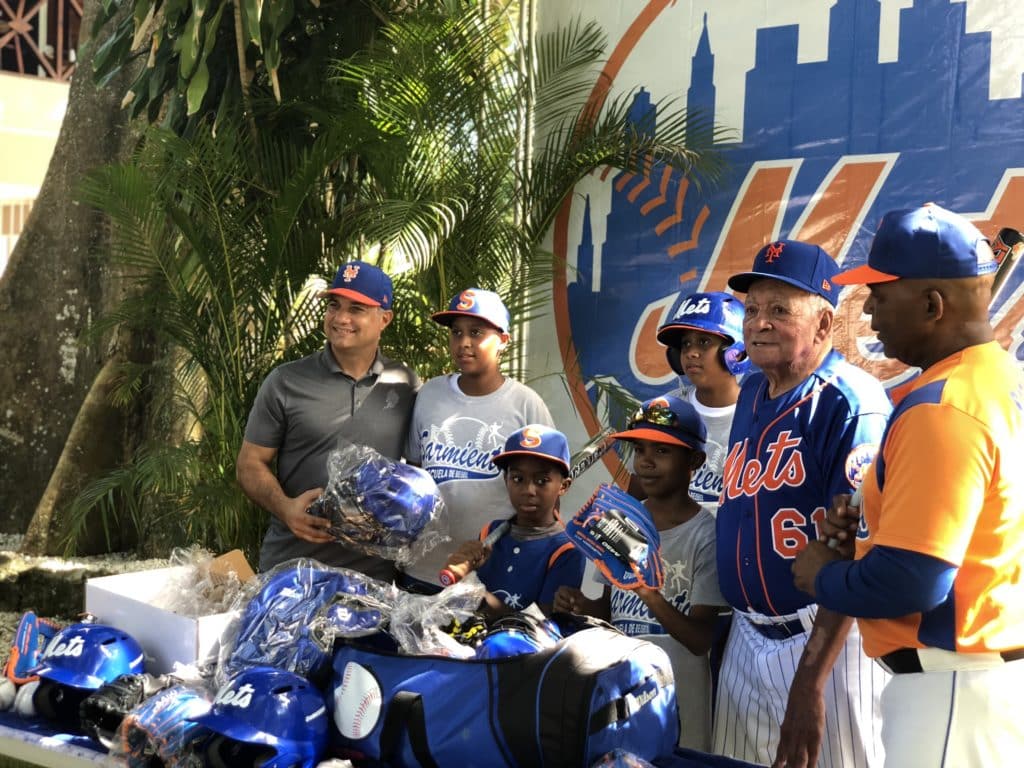 New York Mets Provide Equipment to Kids in Florida! - Pitch In For Baseball  & Softball