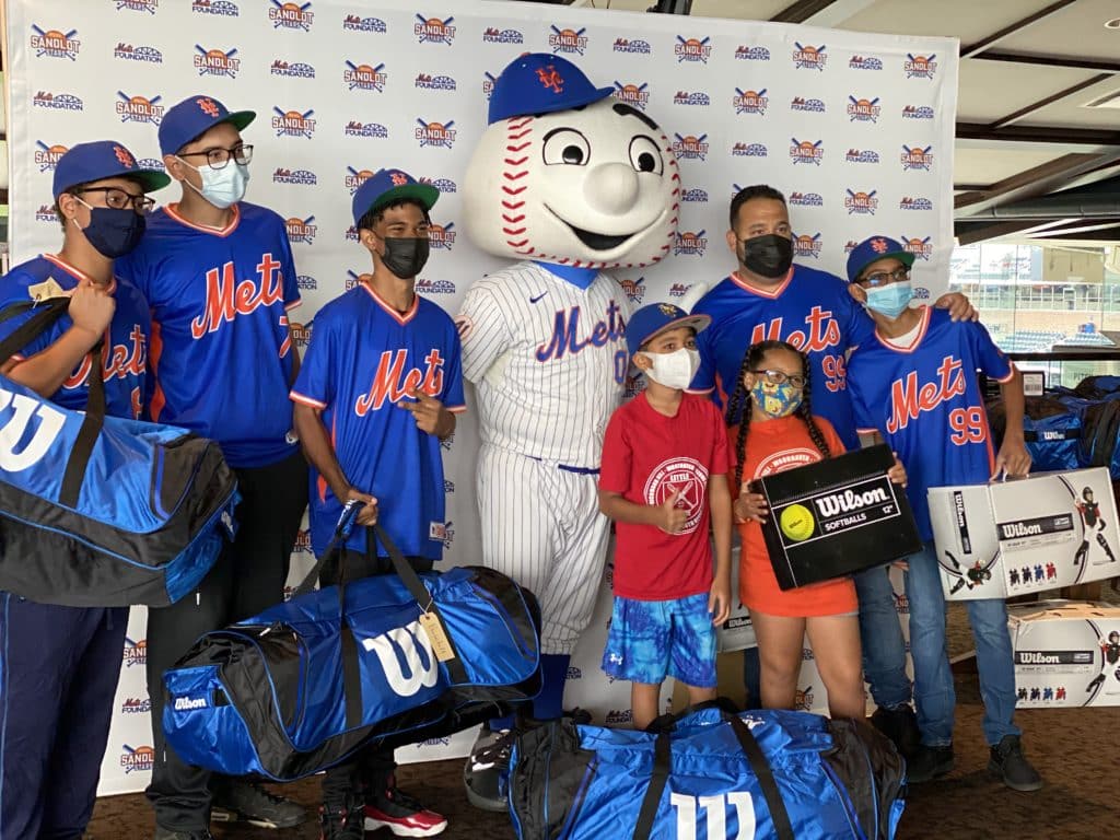 New York Mets Provide Equipment to Kids in Florida! - Pitch In For Baseball  & Softball